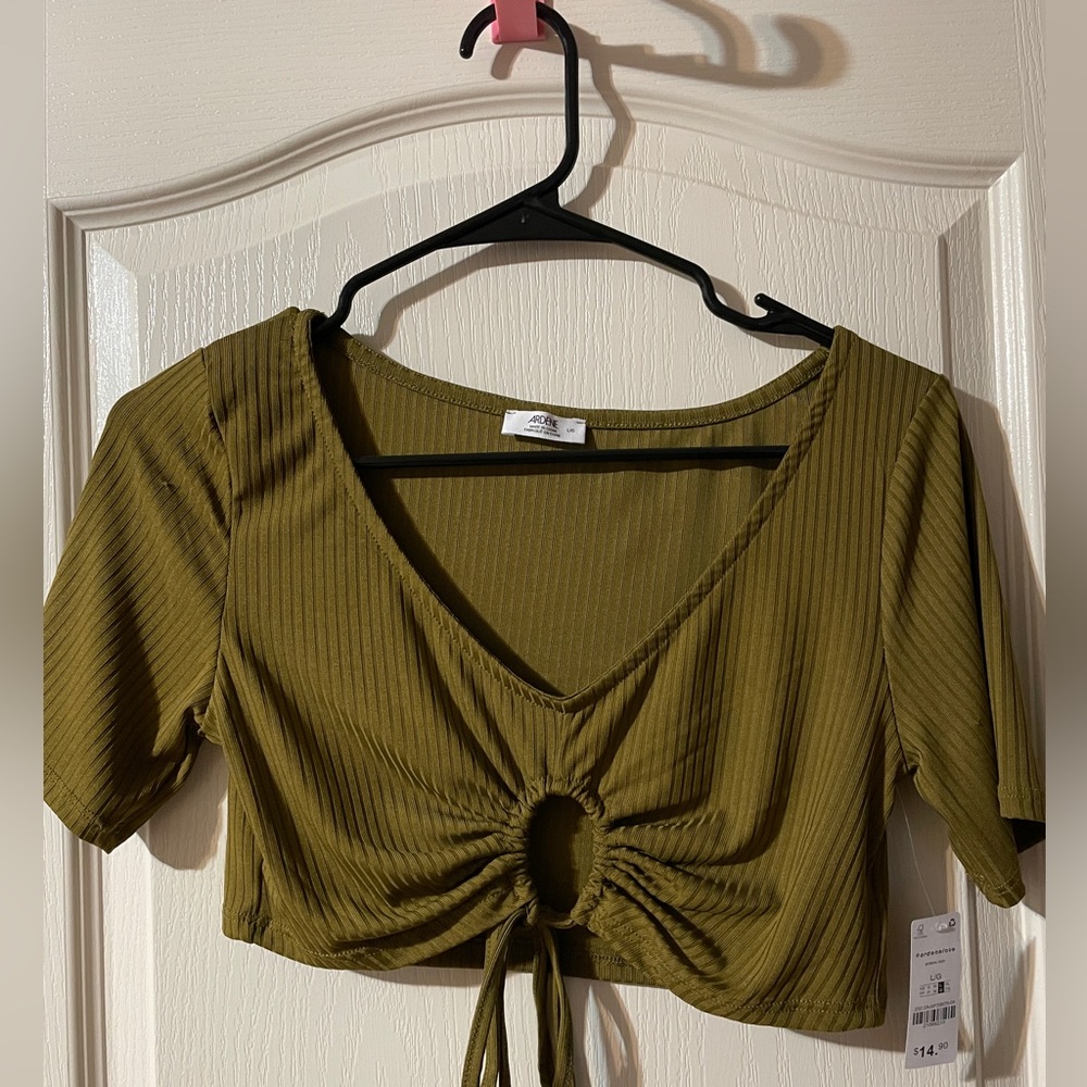Crop top NWT 😍 (5/20)